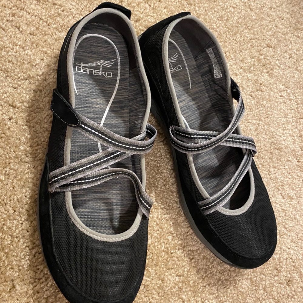 Dansko flats